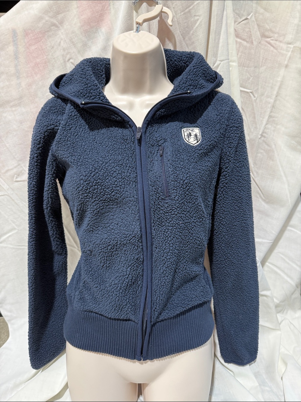 AE Y2K Women's Navy Sherpa Zip-Up Hoodie Jacket with Crest Patch